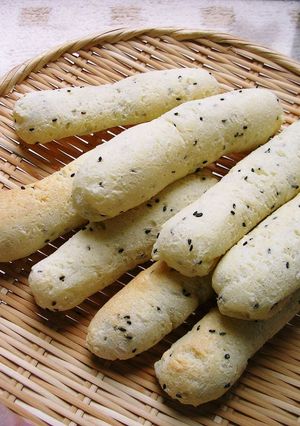 A picture of Chewy Black Sesame Seed Bread With Tapioca Powder.