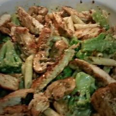 A picture of Chicken piccata.