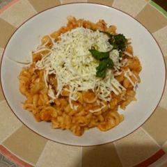 A picture of Chicken fusilli Pasta.