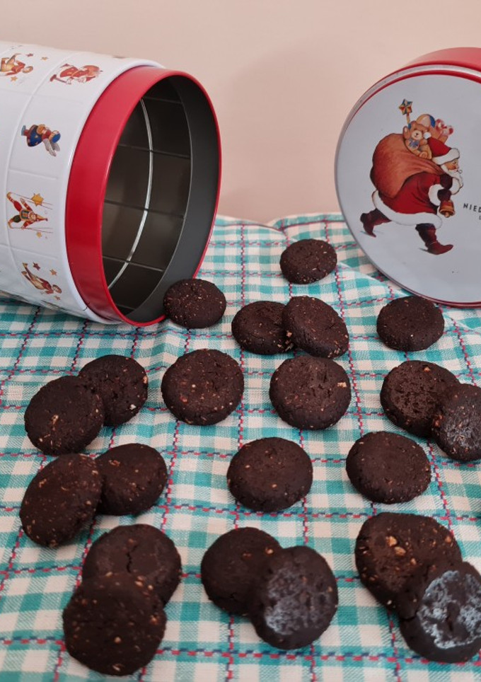 Una foto de Mini galletitas de cacao alcalino natural