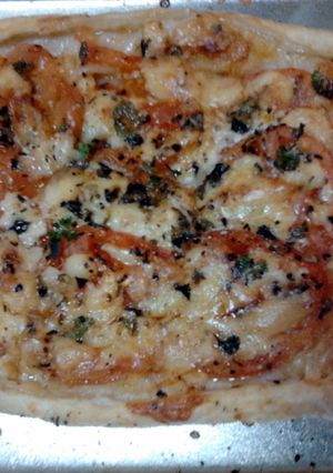 A picture of Amy's pizza puff ..