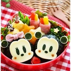A picture of Mickey and Minnie Onigiri Character Bento.