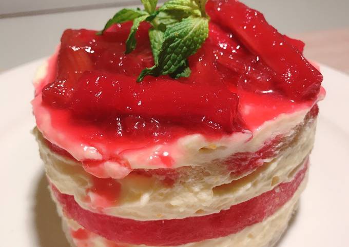 How to Prepare Homemade Rhubarb and Watermelon Cake