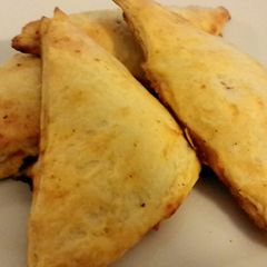 A picture of Chicken Pizza Bites.