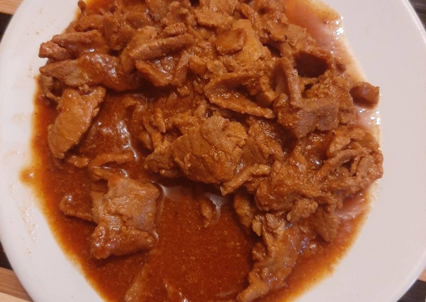 Bistec en salsa con chile pasilla