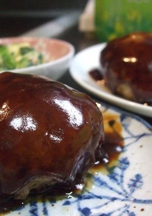 A picture of Simple Hand-Kneaded Hamburgers.