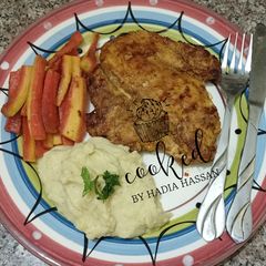 A picture of Chicken steak with mesh potatoes 😋.