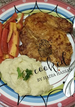 A picture of Chicken steak with mesh potatoes 😋.