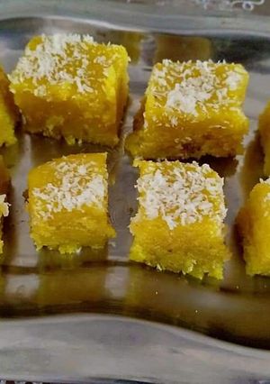 A picture of Suji Nariyal Barfi.