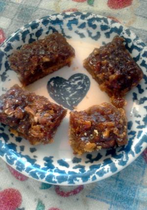 A picture of Pecan Pie Suprise Bars.