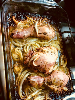 Una foto de Pollo al horno 🍗🍋enmantequillado y adobado con limón