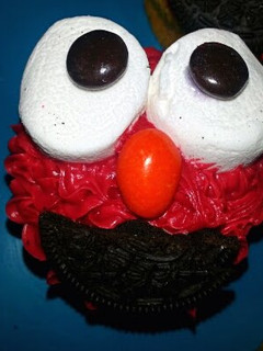 A picture of Elmo Cupcakes.