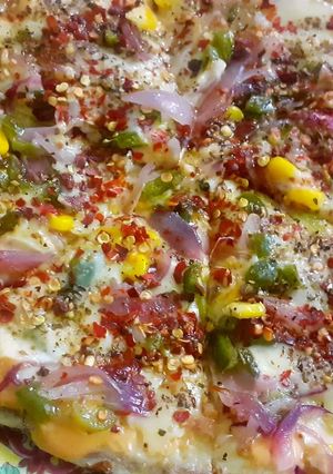 এগ ব্রেড তাওয়া পিৎজা (Egg bread tawa pizza recipe in Bengali) রেসিপির প্রধান ছবি