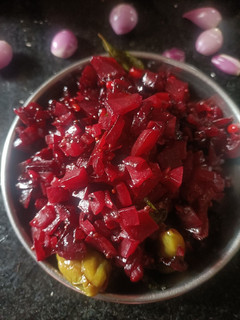 பீட்ரூட் பொரியல்(beetroot poriyal recipe in tamil) செய்முறை முக்கிய புகைப்படம்