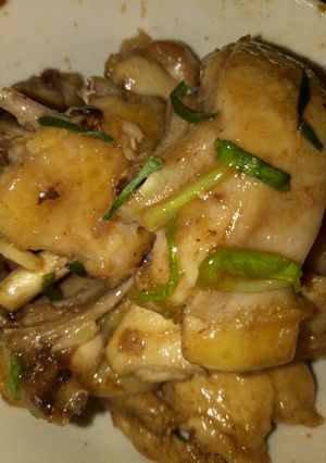 Hình của món Thịt gà chiên nước mắm.