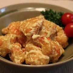 A picture of Delicious Plump Shrimp with Mayonnaise Sauce.