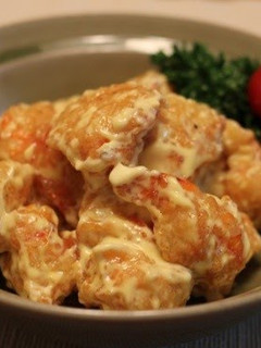 A picture of Delicious Plump Shrimp with Mayonnaise Sauce.