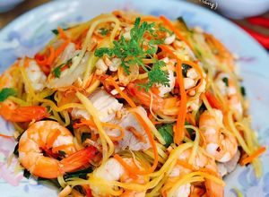 Hình của món Gỏi đu đủ tôm thịt.