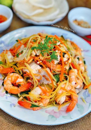 Hình của món Gỏi đu đủ tôm thịt.