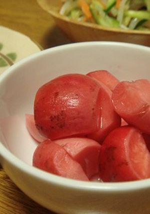 A picture of Garden Radish Pickled in Sweet Vinegar.