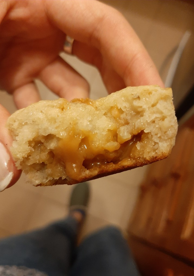 Una foto de Muffins de Banana y avena con corazón de Dulce de Leche