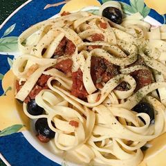 A picture of Pasta Puttanesca.