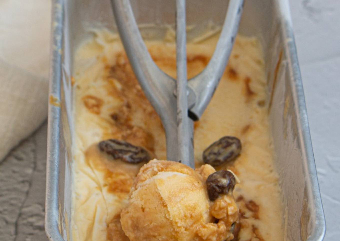 Double Rum & Raisins Ice Cream