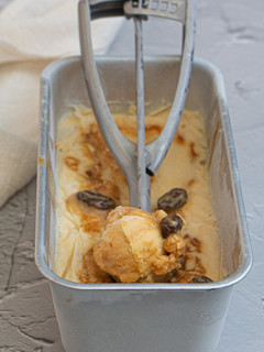 A picture of Double Rum & Raisins Ice Cream.