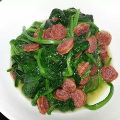 A picture of Spinach with Chinese sausage.