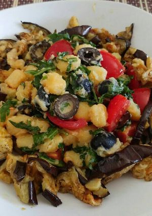 Foto di Gnocchetti con melanzane al forno, pomodori olive e rucola