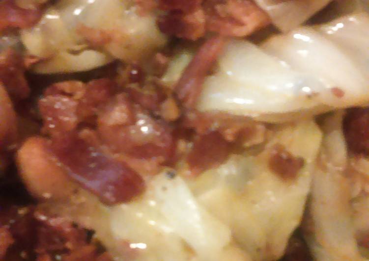 How to Prepare Speedy Fried Cabbage with BACON