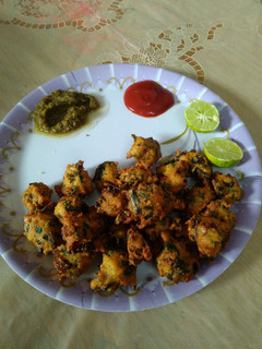 मूंग दाल के पकौड़े (Moong dal ke pakore recipe in hindi) रेसिपी मुख्य फोटो