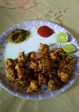 मूंग दाल के पकौड़े (Moong dal ke pakore recipe in hindi) रेसिपी मुख्य फोटो