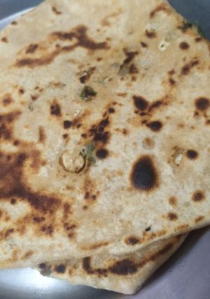 गार्लिक पराठा (Garlic paratha recipe in hindi) रेसिपी मुख्य फोटो