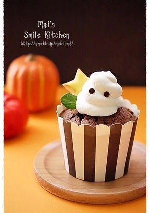 A picture of Turn Your Cupakes Into Little Ghosts for Halloween.