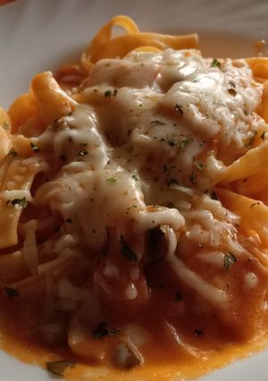 Foto principal de 🍜Tagliatelle con bacon 🥓🥓en salsa de queso 🧀 y tomate🍅