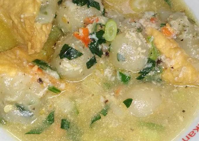 Bagaimana Menyiapkan Cilok + tahu kuah bakso yang Menggugah Selera