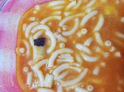 Una foto de papas y fideos