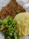 Milanesas de carne con puré de papa sin colar