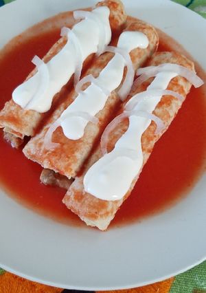 A picture of Soy Entomatadas with Egg 🤤🤤🤤.
