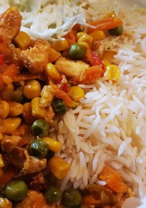 صورة لوصفة الوصفة التي يعشقها الملايين 😍 رز و دجاح بخضار و سلطة