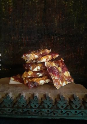 A picture of Almonds Cranberry Chikki.
