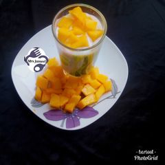 A picture of Mango nd yogurt.
