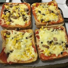 A picture of Pizza Roti Tawar.