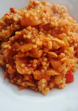 Csirke húsos lecsós tarhonya recept fotója