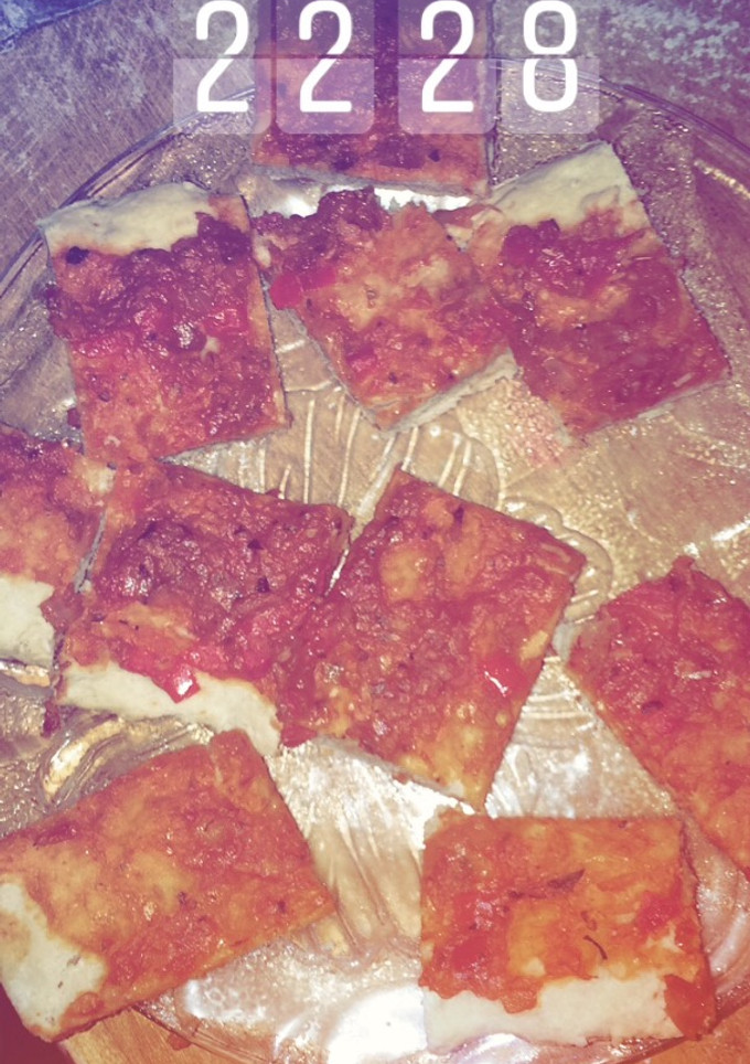Una foto de Pizza rica, casera y fácil !!