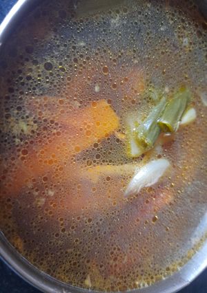 চিকেন স্যুপ(chicken soup recipe in Bengali) রেসিপির প্রধান ছবি