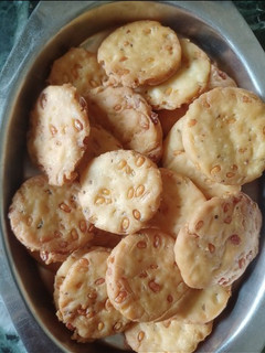 मैदा ओर मूंग दाल की मठरी (maida aur moong dal ki mathri recipe in Hindi) रेसिपी मुख्य फोटो