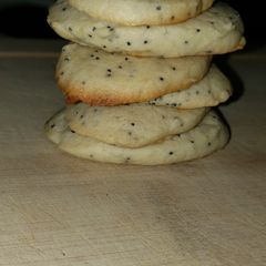 A picture of Lemon Poppyseed Sugar Cookies.