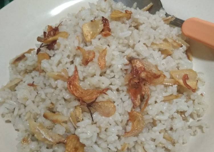 Nasgorput (nasi goreng putih)